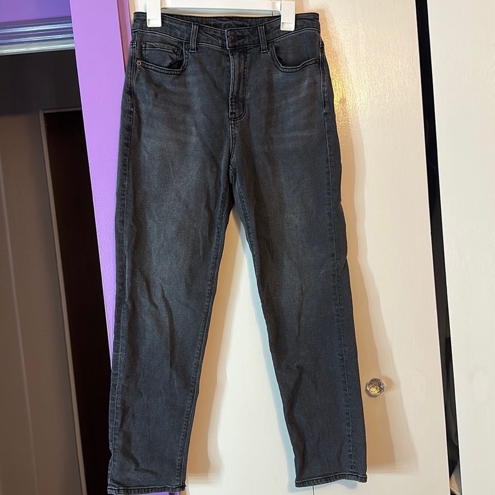 Black mom jeans. American Eagle size 6.